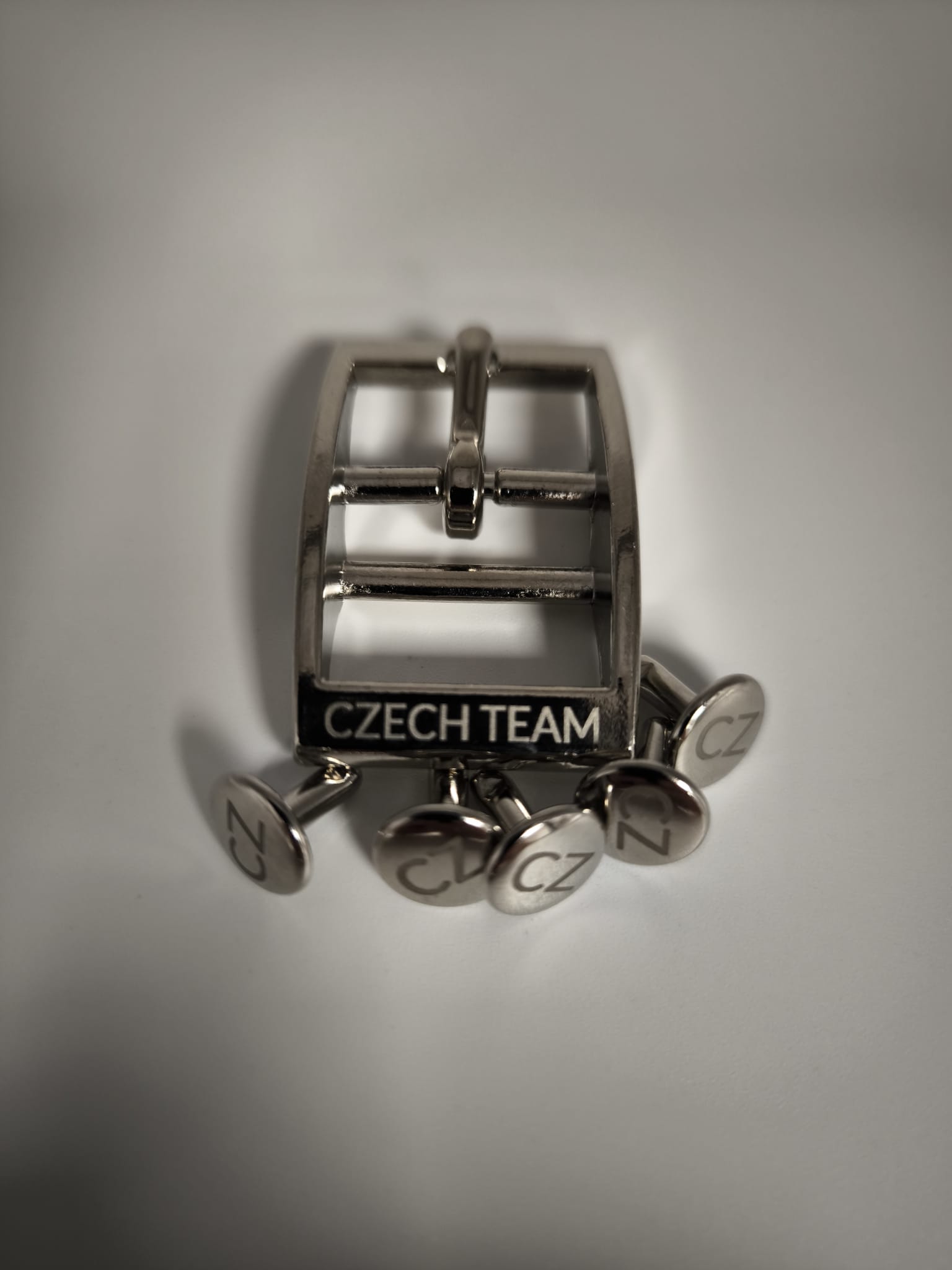 CZECH TEAM set -poniklovaná přezka s nýty