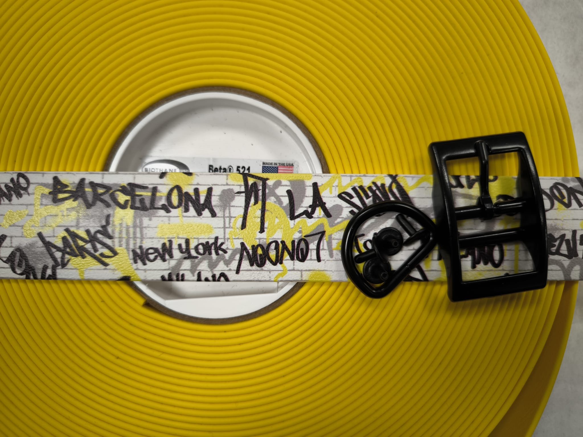 DIY Fashion Town yellow ColorThan® design s černými komponenty