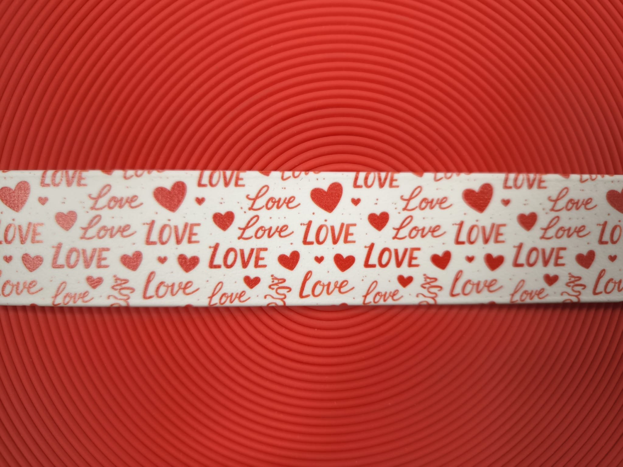 DIY Love repeat ColorThan® design s černými komponenty 