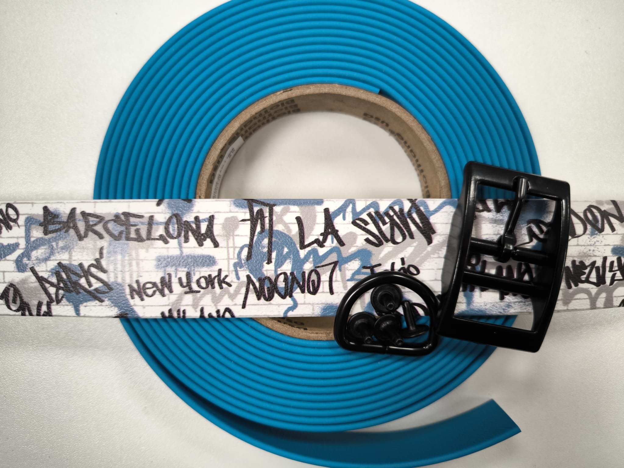 DIY Fashion Town blue ColorThan® design s černými komponenty