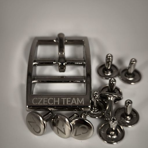CZECH TEAM set -poniklovaná přezka s nýty